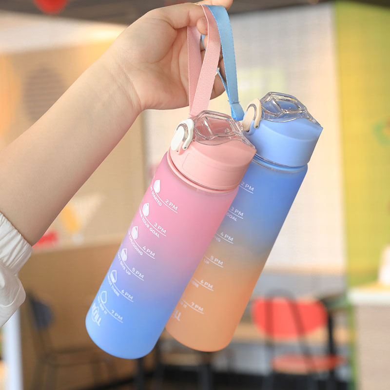 Bottiglia d'acqua corrente da  - Smart Water Bottle Tracker recensione e prezzo